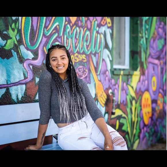 Meet your Posher, Tressa - Picture 1 of 1